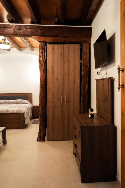 Postel nebo postele na pokoji v ubytování Vouni Calais
