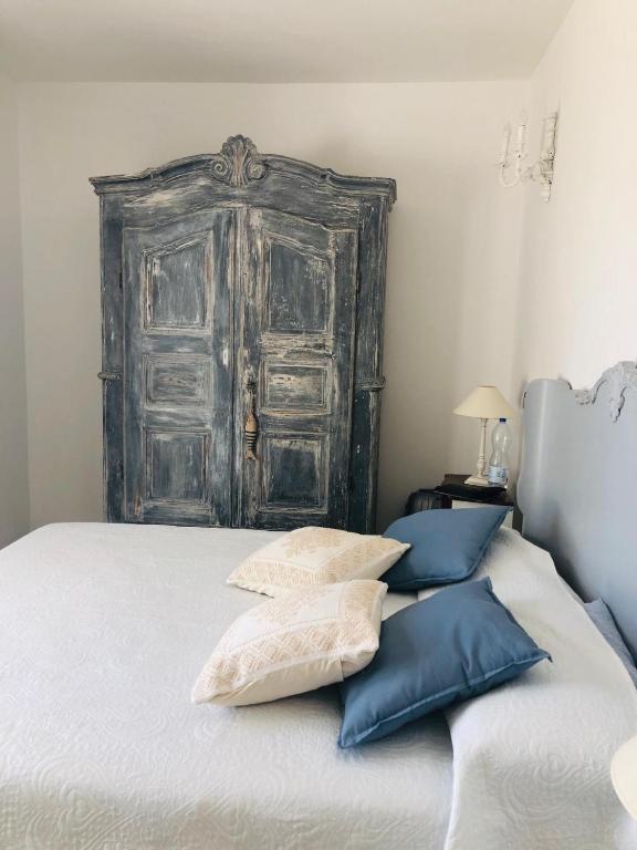 Postel nebo postele na pokoji v ubytování Luxury& Charme vista mare Sardinia House