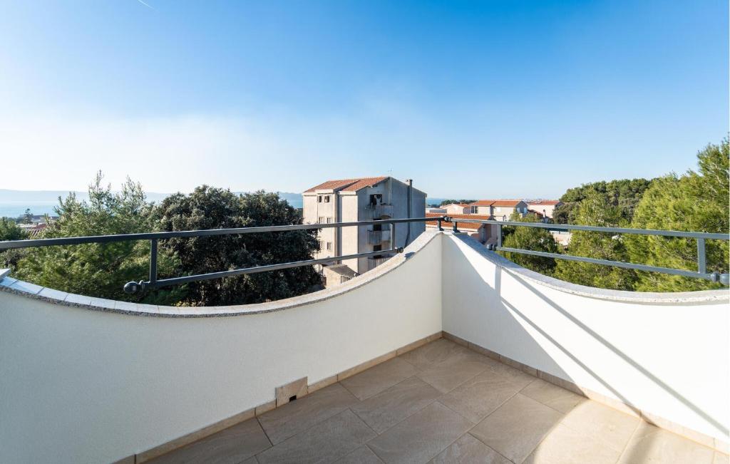 Lovely Apartment In Bibinje With Lake View