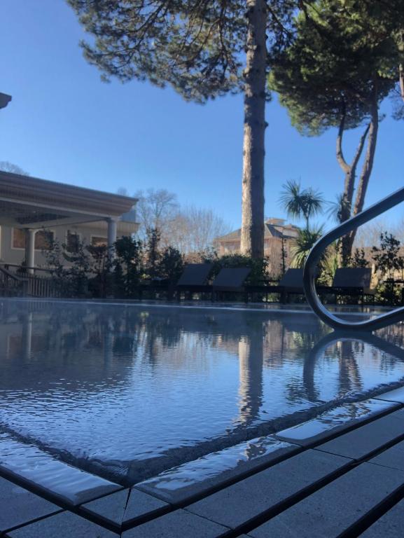 Bazén v ubytování Hotel San Giorgio nebo v jeho okolí