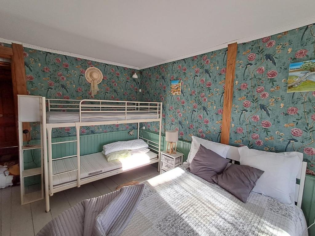 Postel nebo postele na pokoji v ubytování Le Relais De Rochepaule
