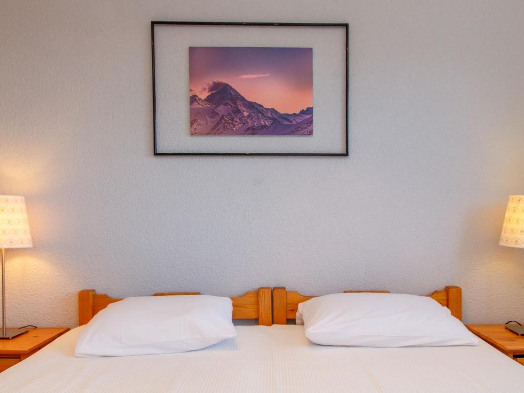 Postel nebo postele na pokoji v ubytování Apartment Montfort 9A by Interhome