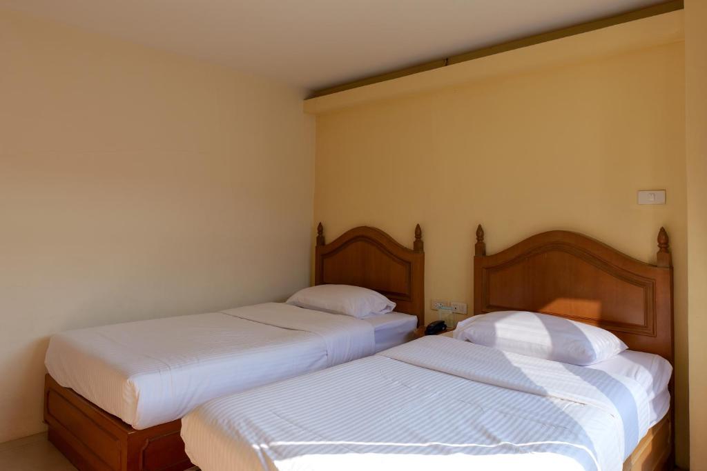 Postel nebo postele na pokoji v ubytování โรงแรมมูนแอนด์ซัน Moon and Sun Hotel