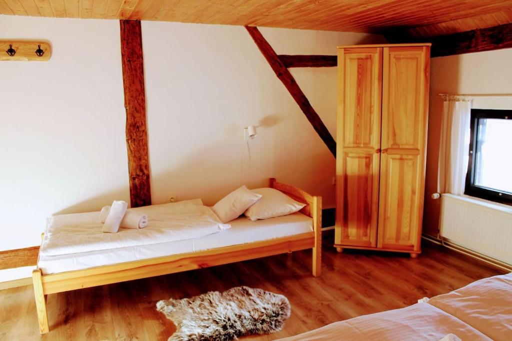 Postel nebo postele na pokoji v ubytování Chalupa pod Klepáčem