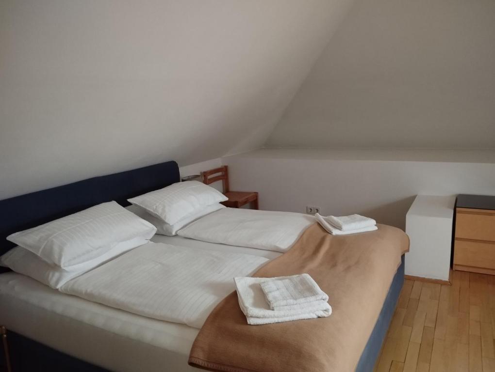 Posteľ alebo postele v izbe v ubytovaní Apartments Pfeffermühle - Kärnten Card im Sommer inklusive