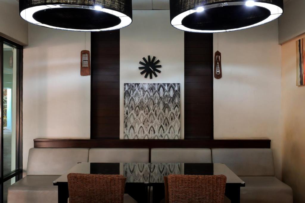 Posezení v ubytování โรงแรมมูนแอนด์ซัน Moon and Sun Hotel