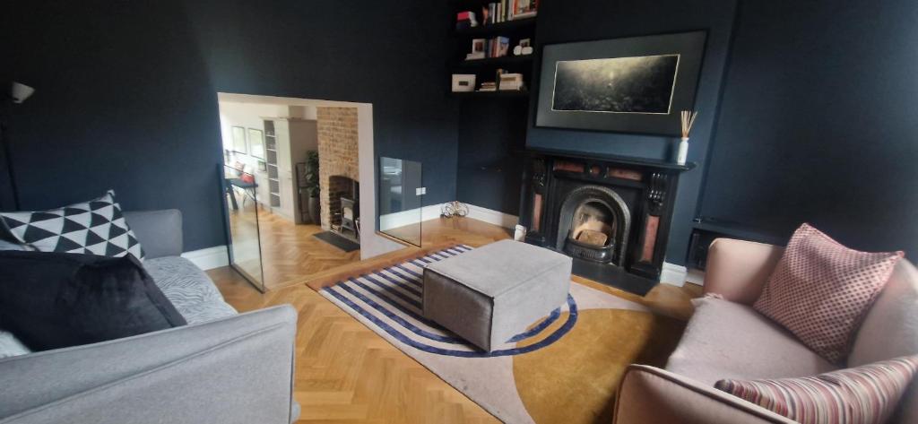 a living room with two couches and a fireplace at Extended 3BD SplitLevel Cottage in Popular Village in Dublin