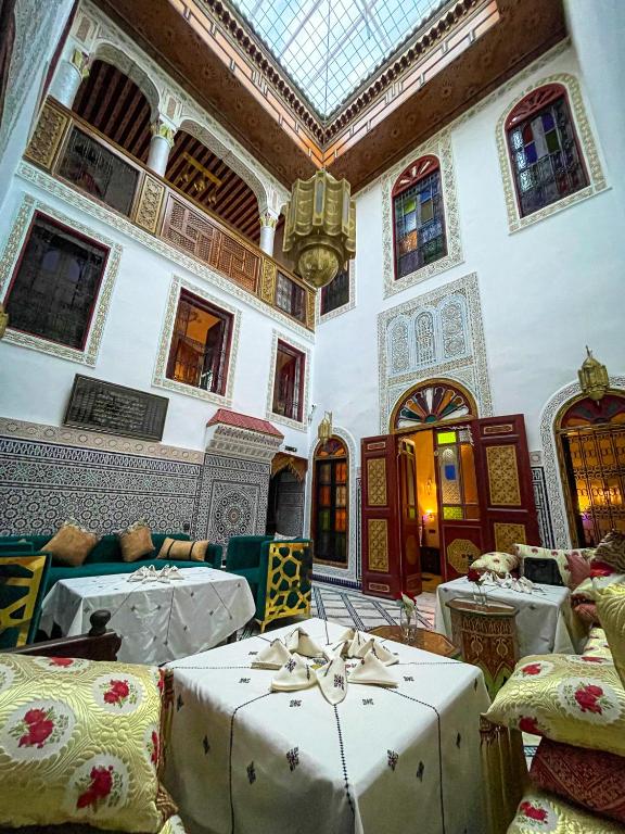 Posezení v ubytování Riad Dar El Ouedghiri