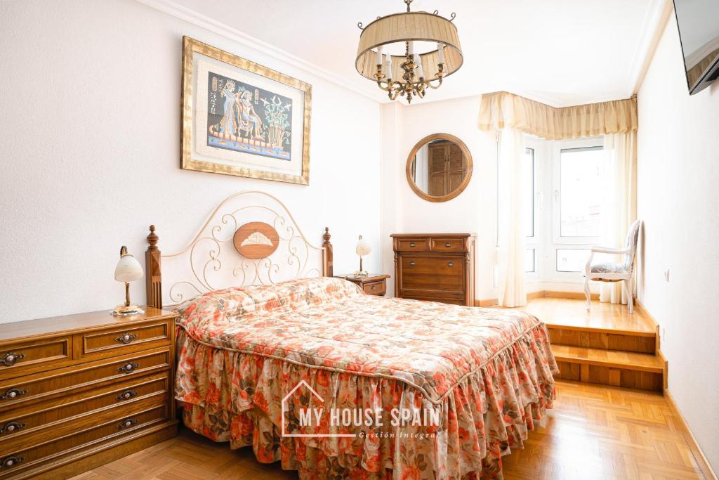 Postel nebo postele na pokoji v ubytování MyHouseSpain - Amplio apartamento con vistas en pleno centro