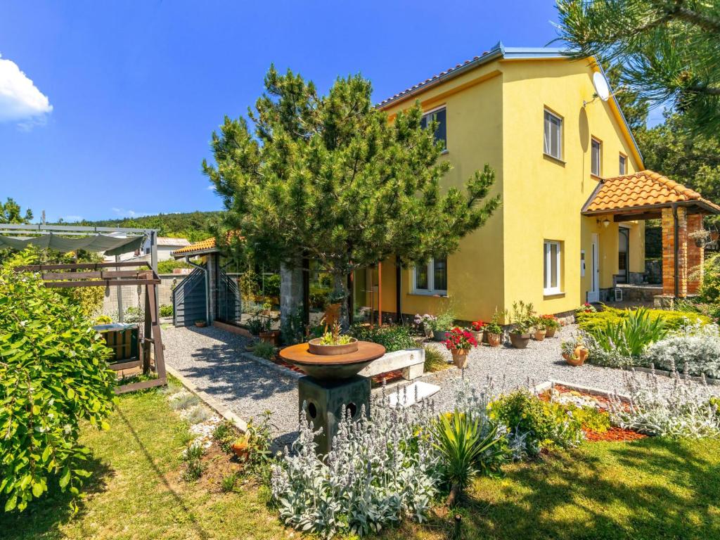 Vonkajšia záhrada v ubytovaní Holiday Home Rukavina by Interhome