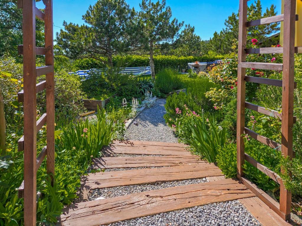 Vonkajšia záhrada v ubytovaní Holiday Home Rukavina by Interhome