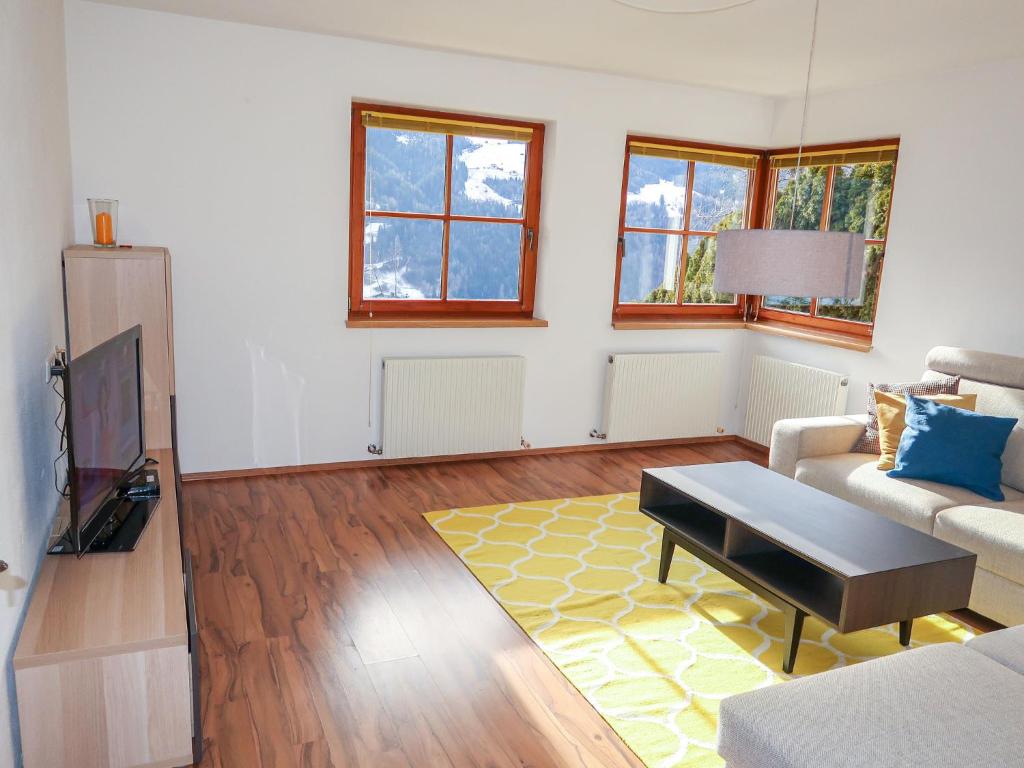 TV a/nebo společenská místnost v ubytování Apartment Appart Vroni by Interhome