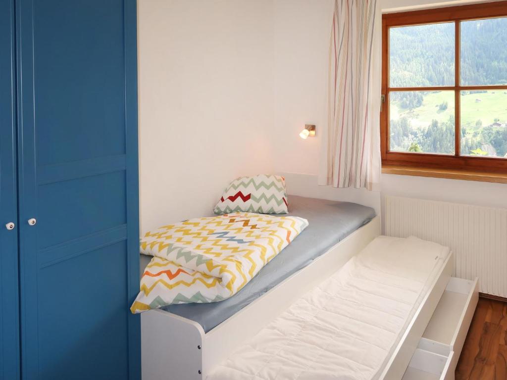 Postel nebo postele na pokoji v ubytování Apartment Appart Vroni by Interhome