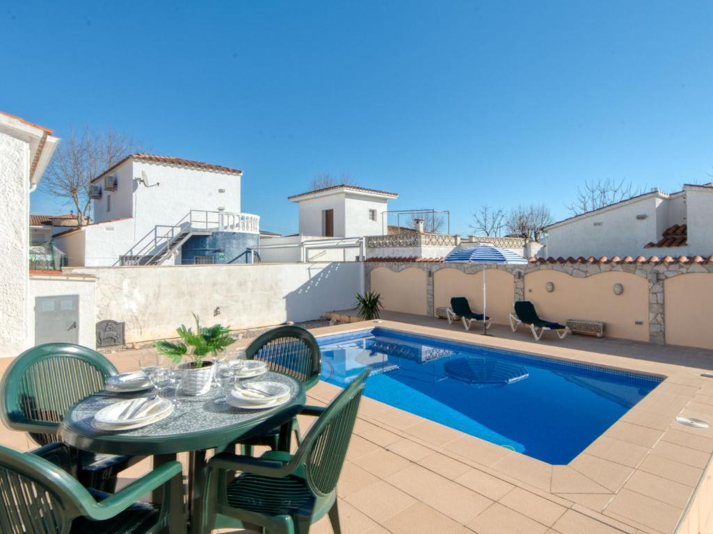Bazén v ubytovaní Holiday Home Cala by Interhome alebo v jeho blízkosti