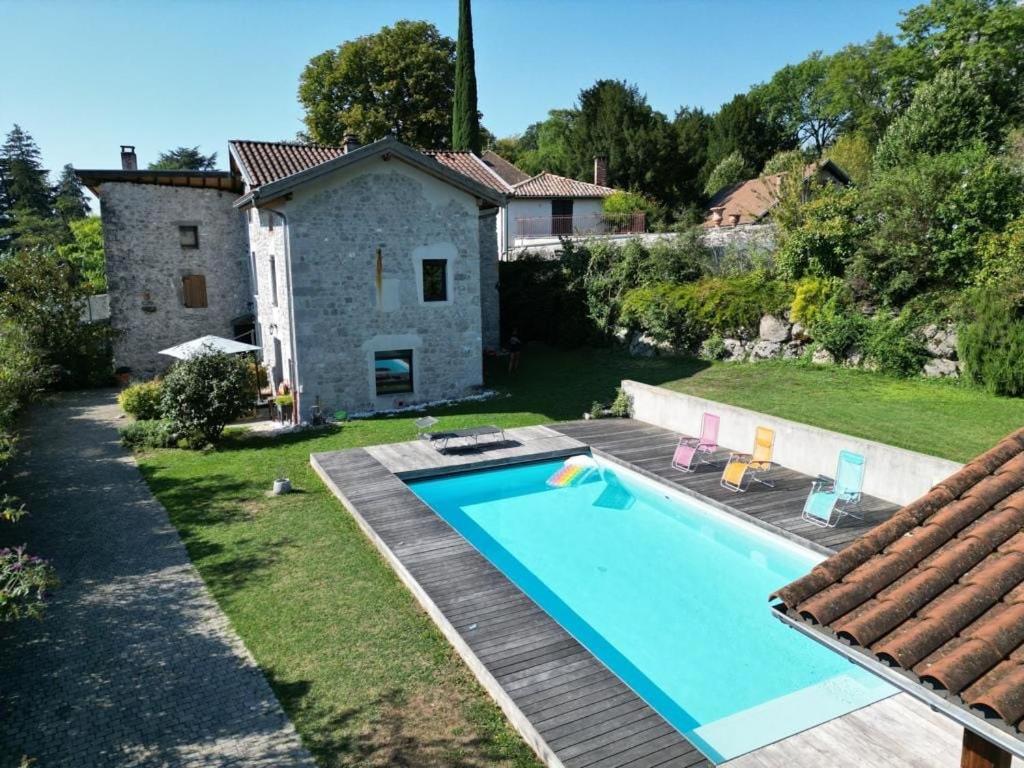 an external view of a house with a swimming pool at Villa au calme avec piscine in Saint-Ismier