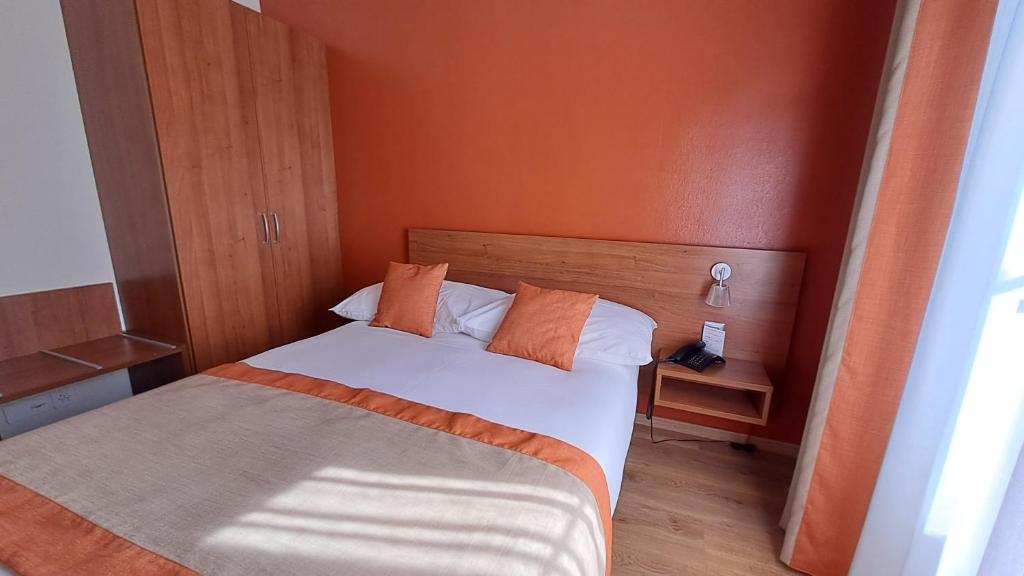 Postel nebo postele na pokoji v ubytování Hotel International & Terminus