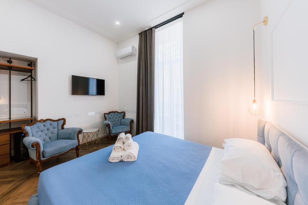 a hotel room with a bed with towels on it at Raggio di Sole in Maiori