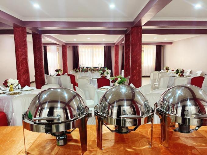 Restaurace v ubytování Tezor Hotel Entebbe