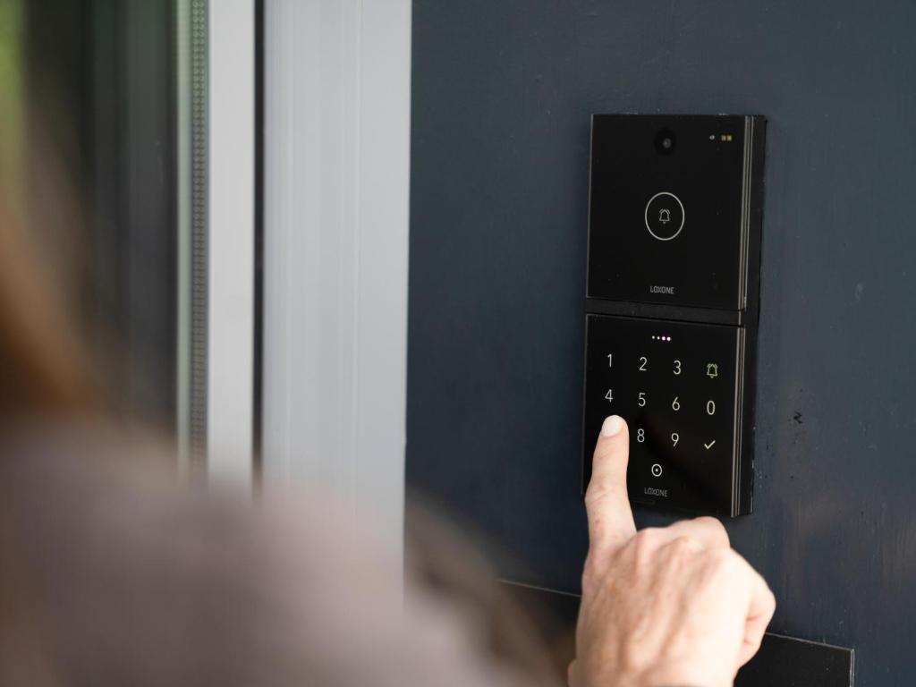 a person is pressing a button on a microwave at JustStay Mülheim Hotel & Apartments in Mülheim an der Ruhr