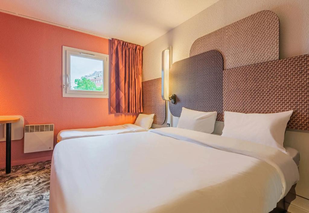 Postel nebo postele na pokoji v ubytování B&B HOTEL Strasbourg Nord Schiltigheim