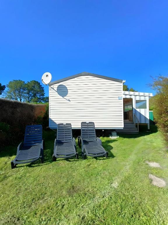 Photo de la galerie de l'établissement Mobil Home Luxueux - 40 M2 Terrasse, aux Mathes