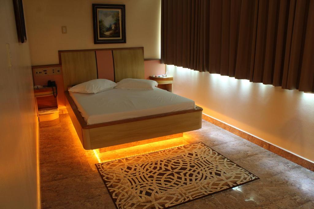  Xenon Motel (Adult Only)