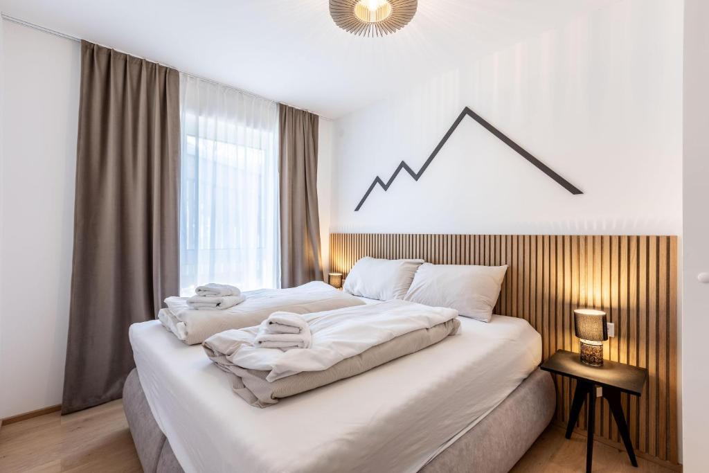 Postel nebo postele na pokoji v ubytování Alpine Suite Spot