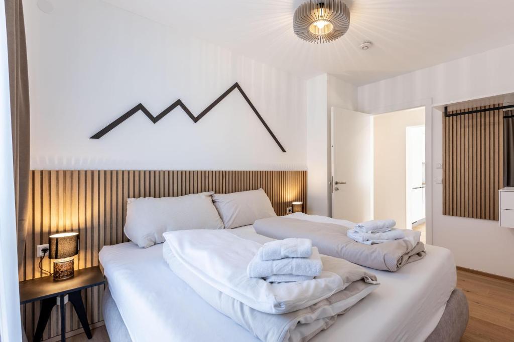 Postel nebo postele na pokoji v ubytování Alpine Suite Spot