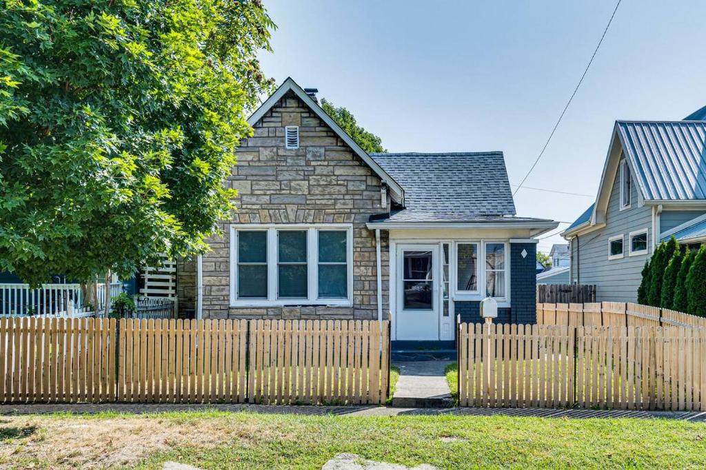 Το κτήριο όπου στεγάζεται  η παραθεριστική κατοικία