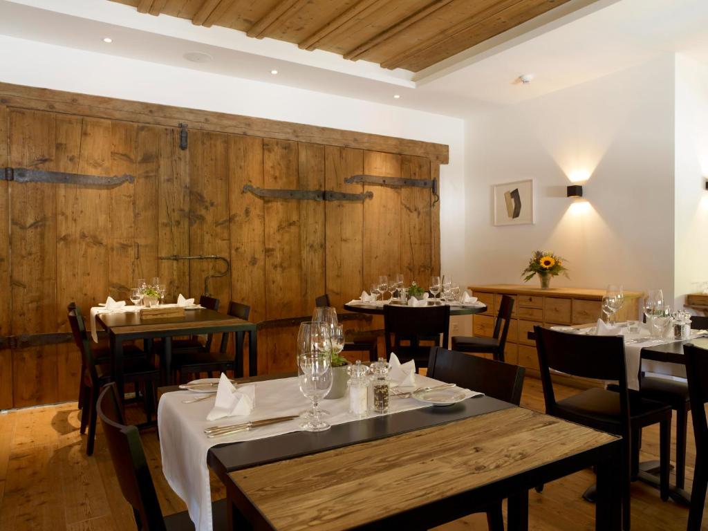 Restaurace v ubytování Hotel Alpina Parpan