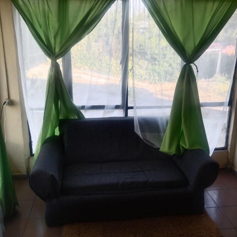 Χώρος καθιστικού στο International road cabin