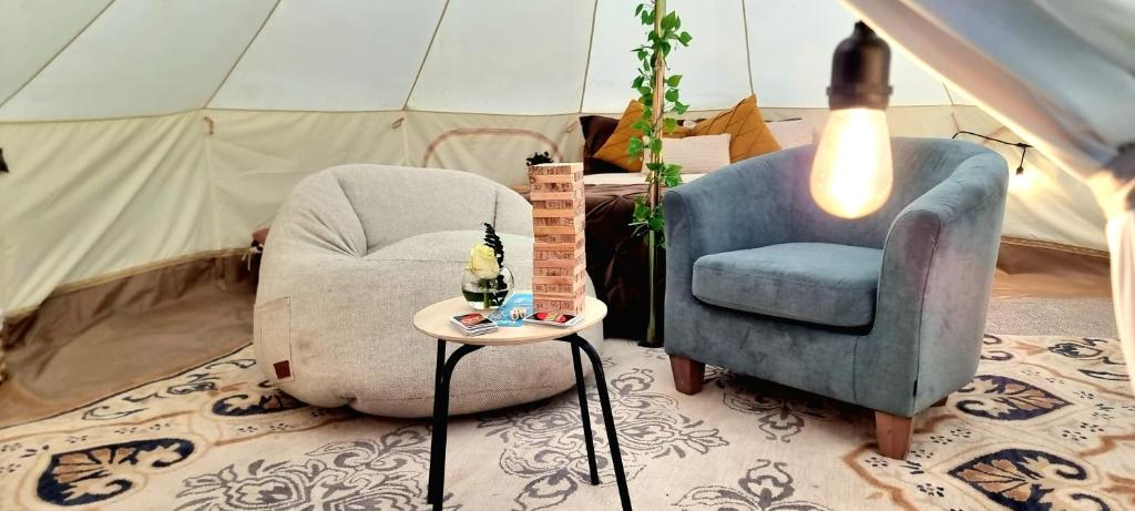 Posezení v ubytování El Sendero Glamping