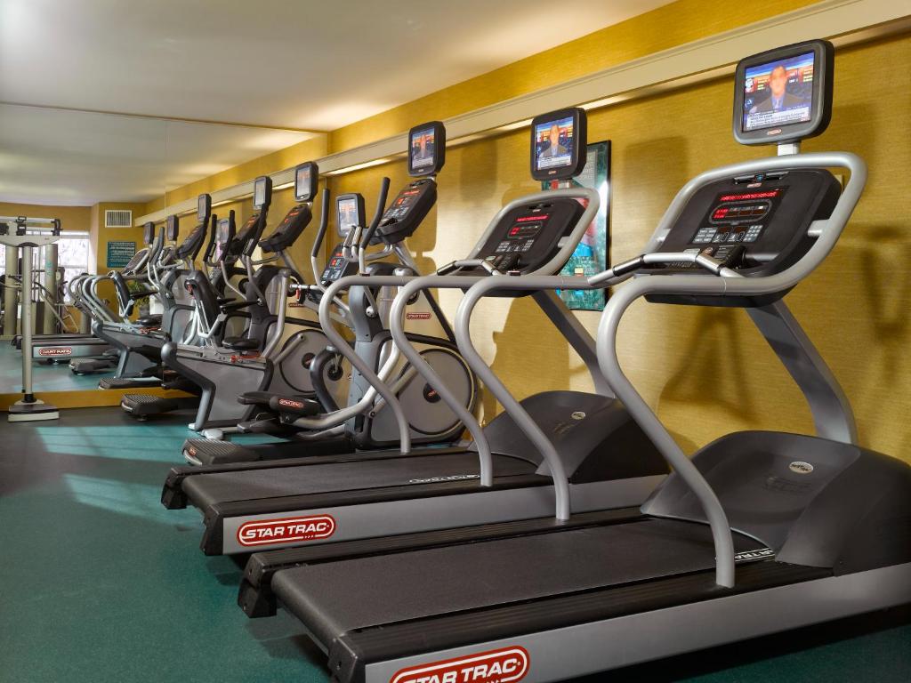 Fitness centrum a/nebo fitness zařízení v ubytování Green Mountain Suites Hotel