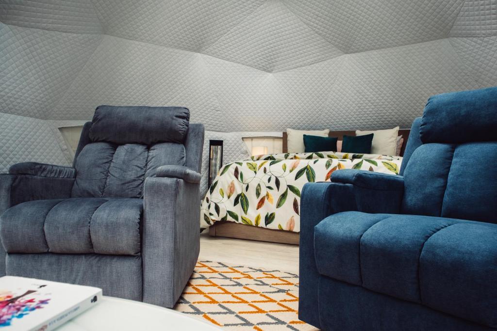 Posezení v ubytování El Sendero Glamping