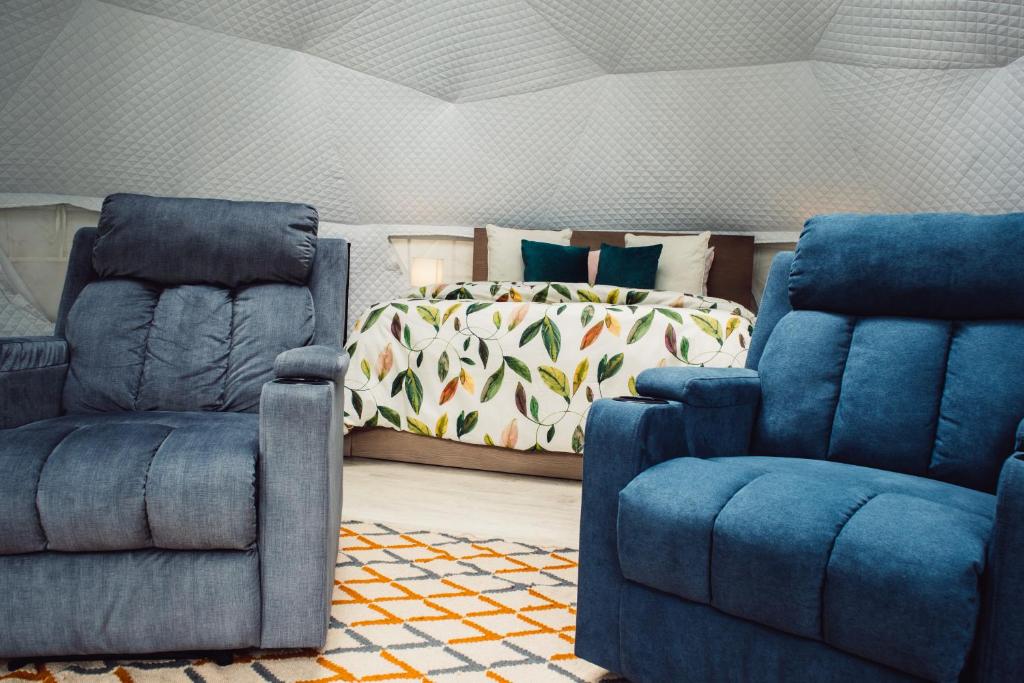 Posezení v ubytování El Sendero Glamping