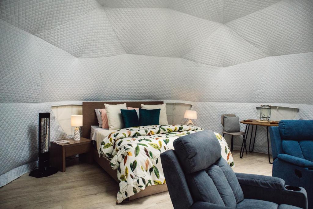 Posezení v ubytování El Sendero Glamping