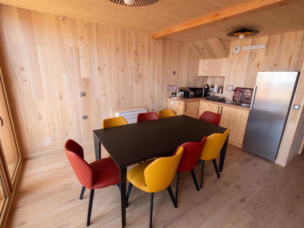 Kuchyň nebo kuchyňský kout v ubytování Les Lodges Du Reynou