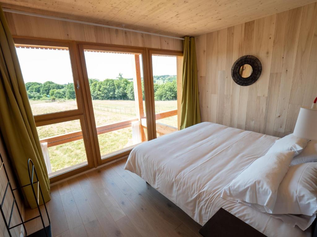 Postel nebo postele na pokoji v ubytování Les Lodges Du Reynou