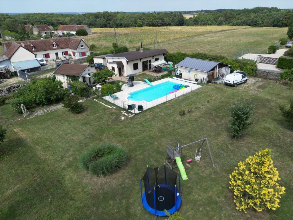 Bazén v ubytovaní Studio proche Beauval et Châteaux de la Loire alebo v jeho blízkosti
