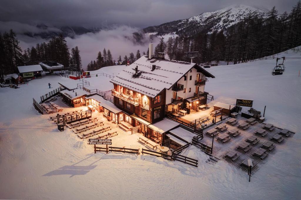 Orso Bianco Hotel & Chalet v zimě