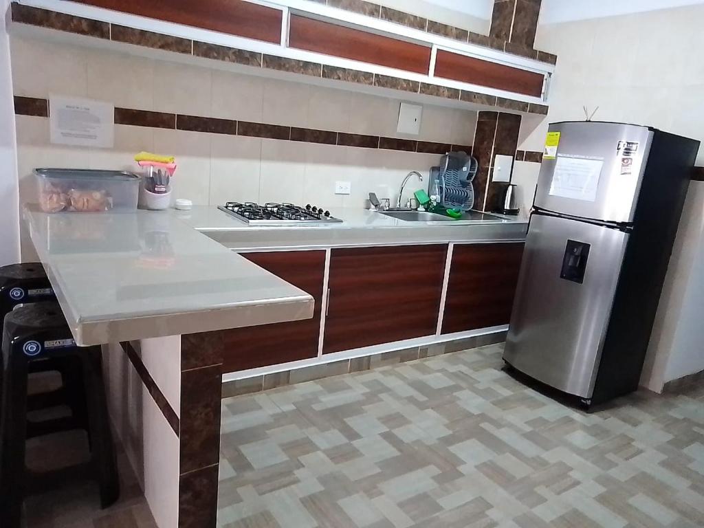 Kuchyň nebo kuchyňský kout v ubytování CÓMODO APARTAMENTO CENTRAL EN BARRIO SEMI RURAl