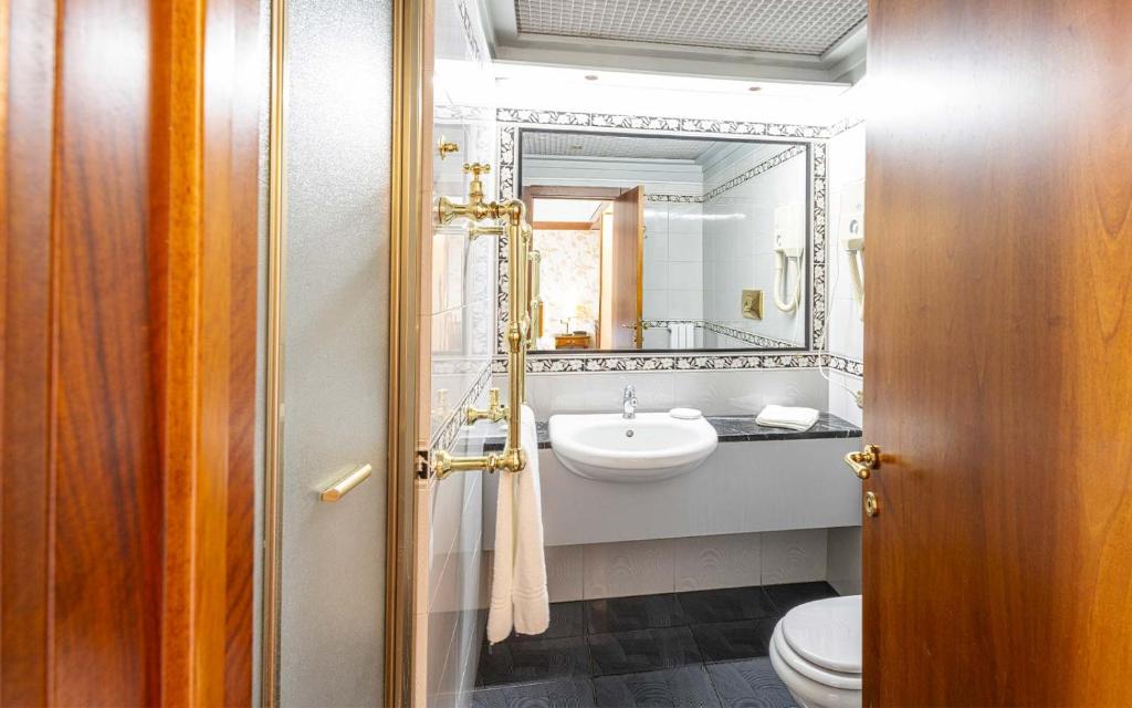 Łazienka w obiekcie Hotel&Ristorante Miramonti Palazzo Storico
