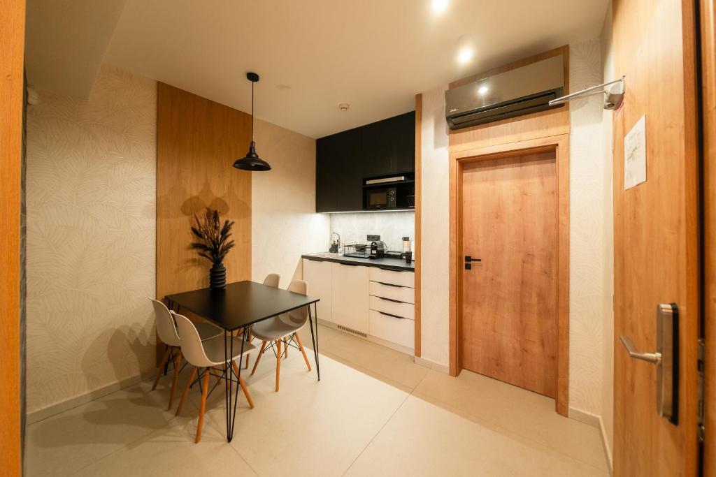 Kuchyň nebo kuchyňský kout v ubytování LAMBERT Residences