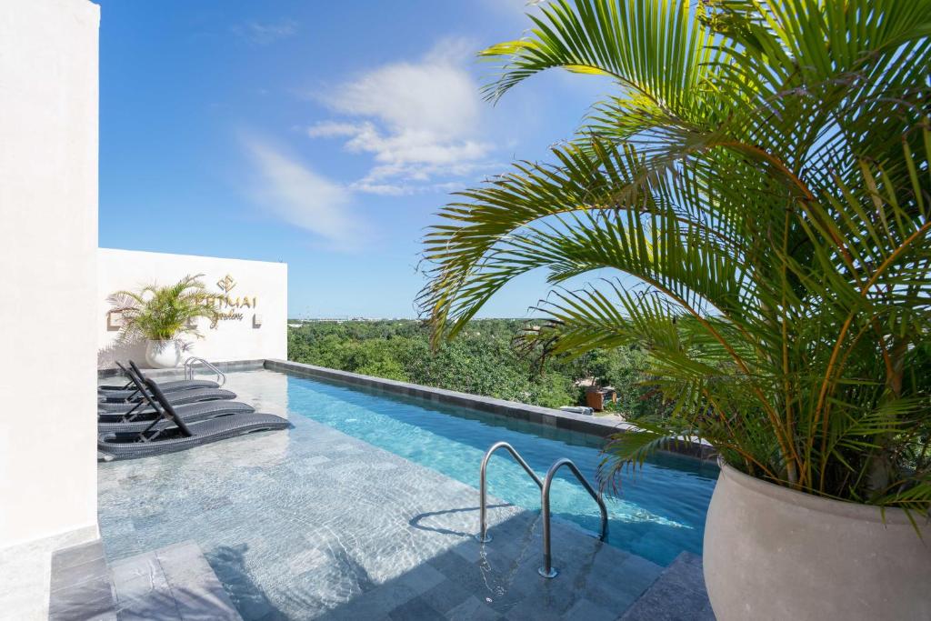 Πισίνα στο ή κοντά στο Phimai Suite & Infinity pool, fast Wifi, Nespresso & Netflix