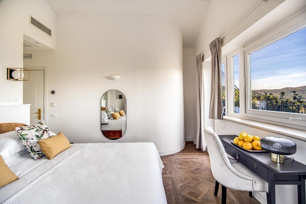 Nespecifikovaný výhled na hory nebo výhled na hory při pohledu z hotelu