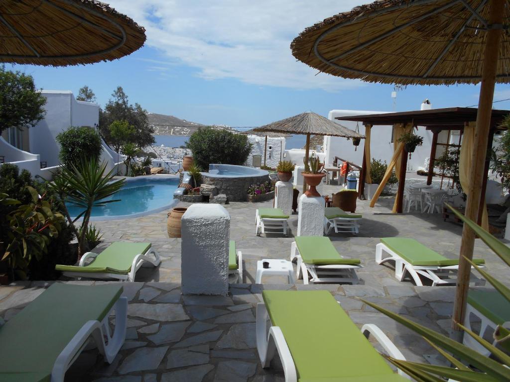 Bazén v ubytování La Veranda of Mykonos Traditional Guesthouse nebo v jeho okolí