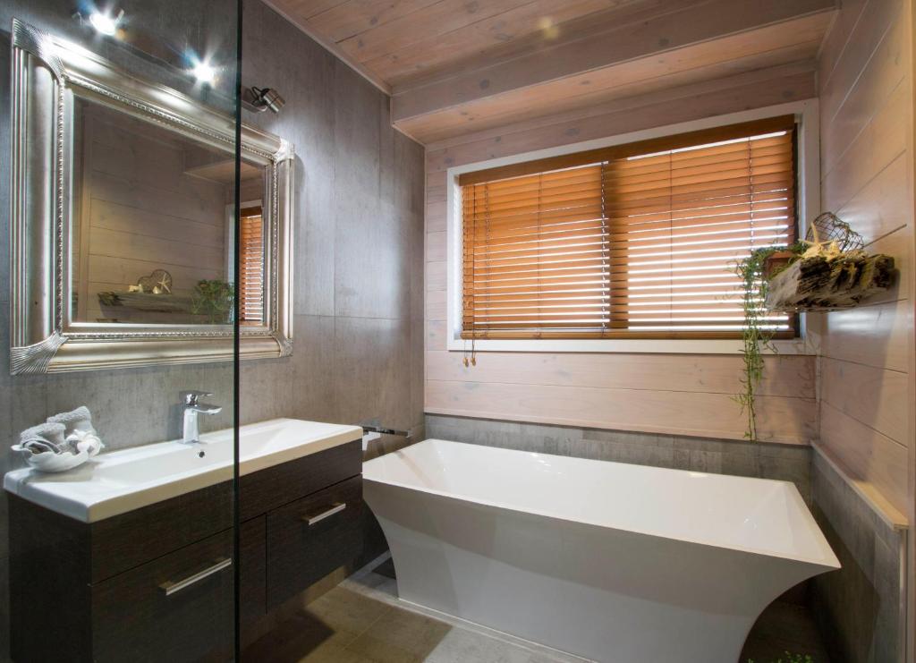 Two Bare Feet - Resim 8