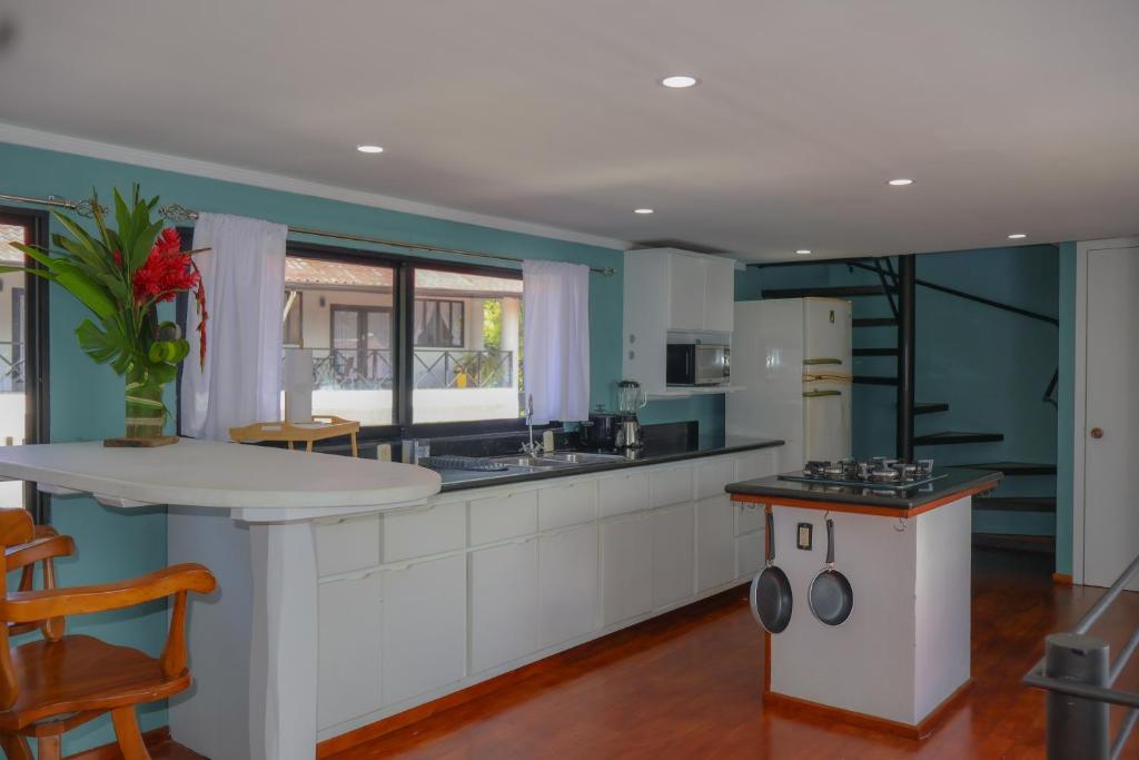 Kuchyň nebo kuchyňský kout v ubytování Condiminium Villas Mymosa