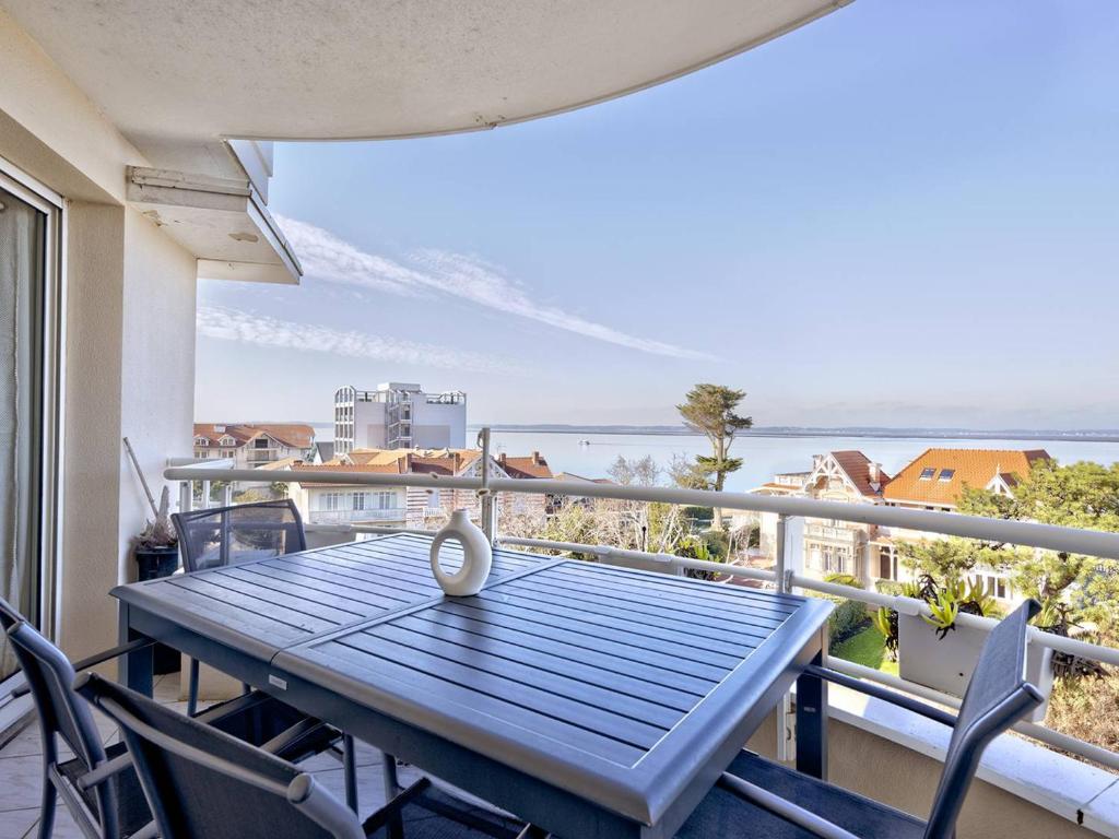 Photo de la galerie de l'établissement Arcachon - T3 avec terrasse, parking et WIFI - FR-1-433-131, à Arcachon