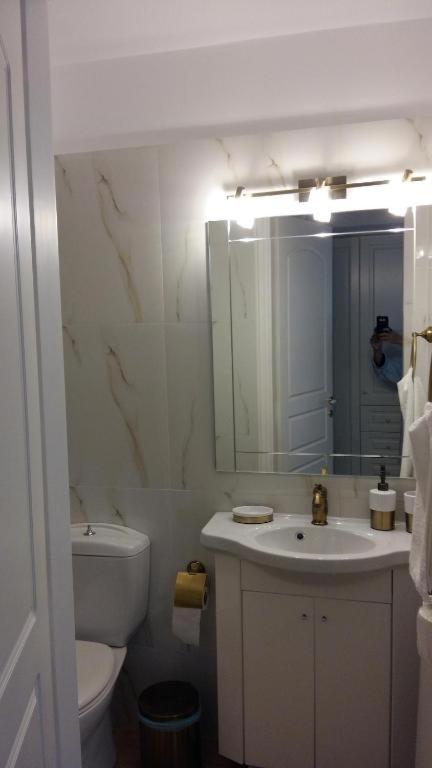 Kúpeľňa v ubytovaní NN Luxury Room near Athens Airport